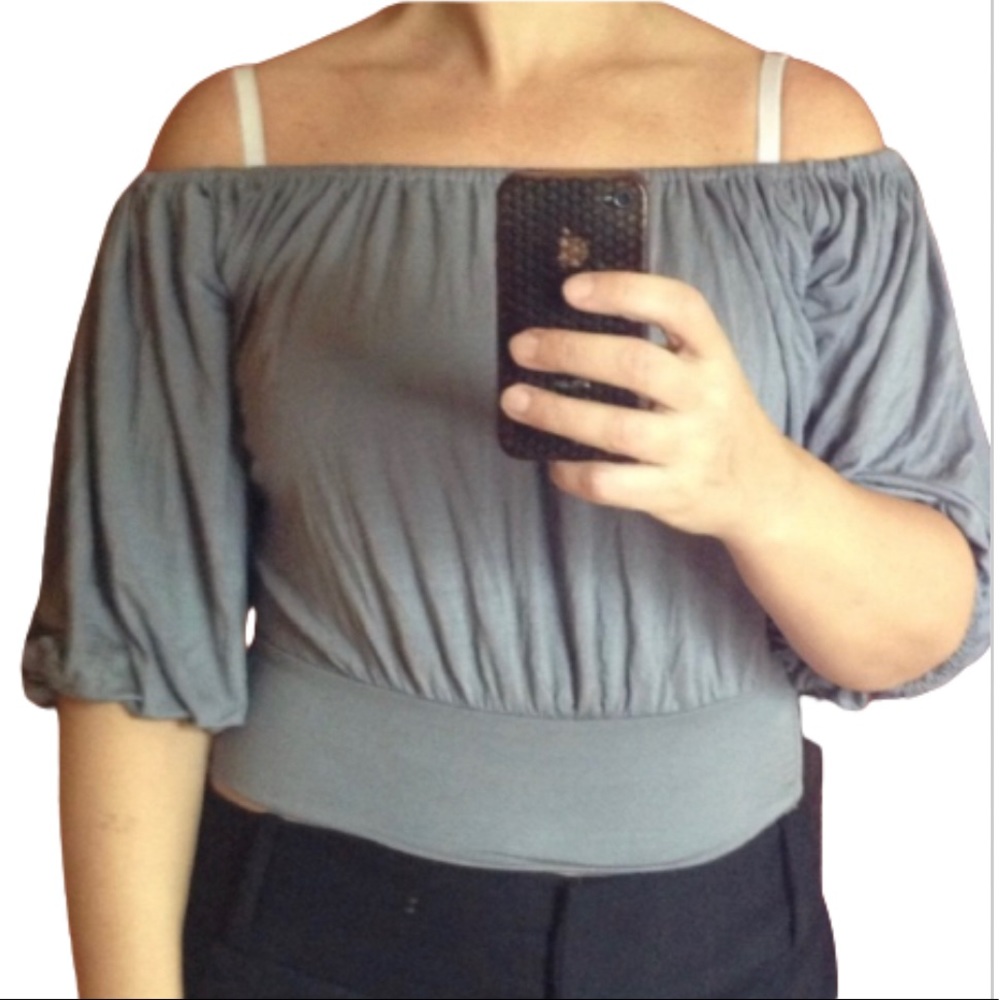 NWT Cute rayon gray knit top. Off the shoulder puff 3.4 sleeves
